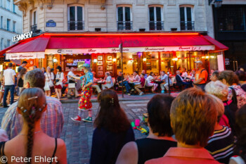 Strassen Clown  Paris Île-de-France Frankreich by Peter Ehlert in Paris, Eiffelturm und Quartier Latin