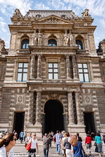 Eingang zum Louvre  Paris Île-de-France Frankreich by Peter Ehlert in Paris Louvre und Musée d’Orsay