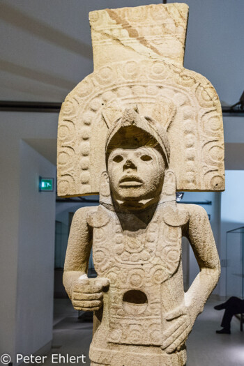 Steinskulptur (Ozeanien)  Paris Île-de-France Frankreich by Peter Ehlert in Paris Louvre und Musée d’Orsay