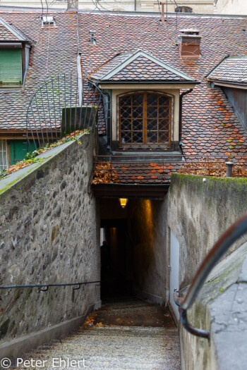 Hausdurchgang mit Treppe  Genève Genève Schweiz by Peter Ehlert in Wochenende am Genfer See