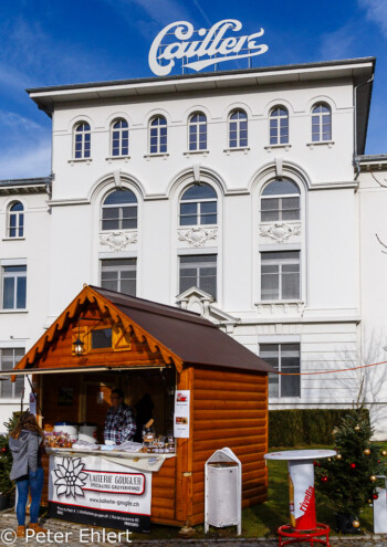 Hütte vor Haus  Broc Fribourg Schweiz by Peter Ehlert in Wochenende am Genfer See