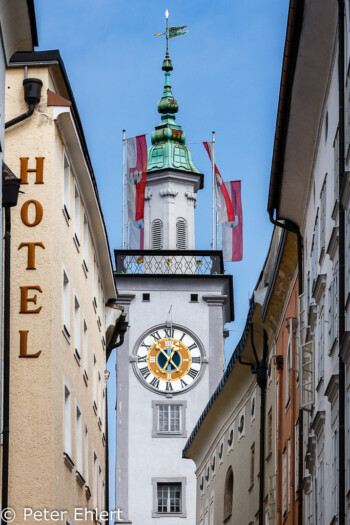 Rathausturm mit Uhr  Salzburg Salzburg Österreich by Peter Ehlert in Salzburg mit Schloss Hellbrunn