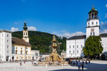 Residenzplatz mit Brunnen  Salzburg Salzburg Österreich by Peter Ehlert in Salzburg mit Schloss Hellbrunn