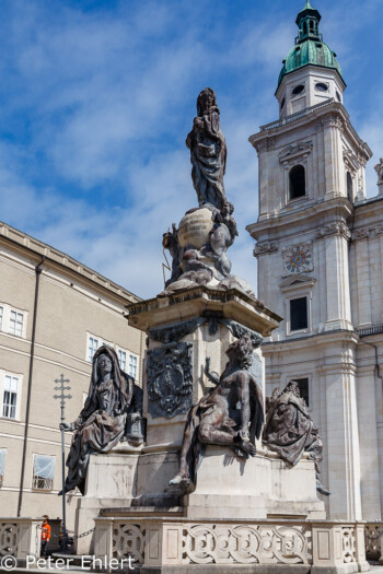 Mariensäule vor Dom  Salzburg Salzburg Österreich by Peter Ehlert in Salzburg mit Schloss Hellbrunn