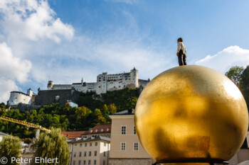 Balkenhol-Mozartkugel am Kapitelplatz  Salzburg Salzburg Österreich by Peter Ehlert in Salzburg mit Schloss Hellbrunn