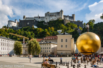 Balkenhol-Mozartkugel am Kapitelplatz  Salzburg Salzburg Österreich by Peter Ehlert in Salzburg mit Schloss Hellbrunn