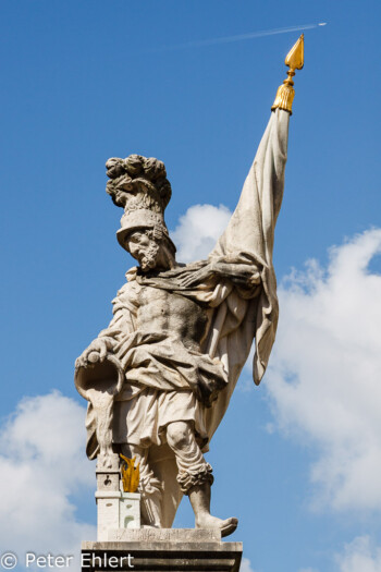 Statue und Flugzeug  Salzburg Salzburg Österreich by Peter Ehlert in Salzburg mit Schloss Hellbrunn