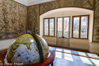 Globus im Eckzimmer  Salzburg Salzburg Österreich by Peter Ehlert in Salzburg mit Schloss Hellbrunn