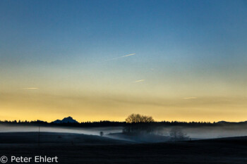 Sonnenaufgang  Sachsenkam Bayern Deutschland by Peter Ehlert in Ballonfahrt im Winter