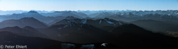 Alpenpanorama im Morgendunst  Greiling Bayern Deutschland by Peter Ehlert in Ballonfahrt im Winter