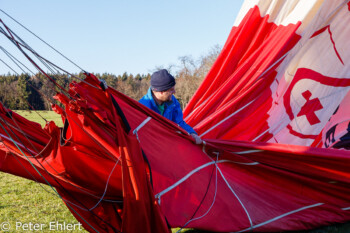 Ballon einholen  Warngau Bayern Deutschland by Peter Ehlert in Ballonfahrt im Winter