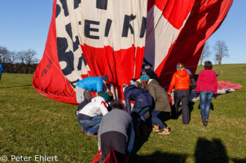 Ballon einholen  Warngau Bayern Deutschland by Peter Ehlert in Ballonfahrt im Winter