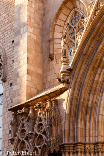 Portaldetails der Basilica Santa María del Mar  Barcelona Catalunya Spanien by Peter Ehlert in Barcelonas Kirchen