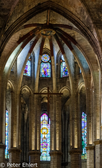 Apsis mit Kreuz  Barcelona Catalunya Spanien by Peter Ehlert in Barcelonas Kirchen