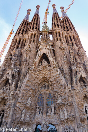 Geburtsfassade  Barcelona Catalunya Spanien by Peter Ehlert in Barcelonas Kirchen