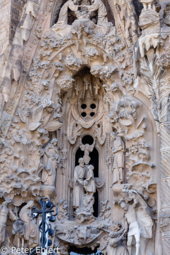 Details der Geburtsfassade  Barcelona Catalunya Spanien by Peter Ehlert in Barcelonas Kirchen