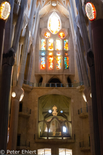 Seitenschiff  Barcelona Catalunya Spanien by Lara Ehlert in Barcelonas Kirchen