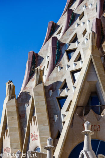Fassadendetails  Barcelona Catalunya Spanien by Peter Ehlert in Barcelonas Kirchen