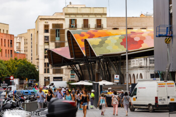 Geschwungenes Dach  Barcelona Catalunya Spanien by Peter Ehlert in Barcelona Stadtrundgang