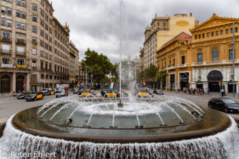 Brunnen mit Comedia  Barcelona Catalunya Spanien by Peter Ehlert in Barcelona Stadtrundgang