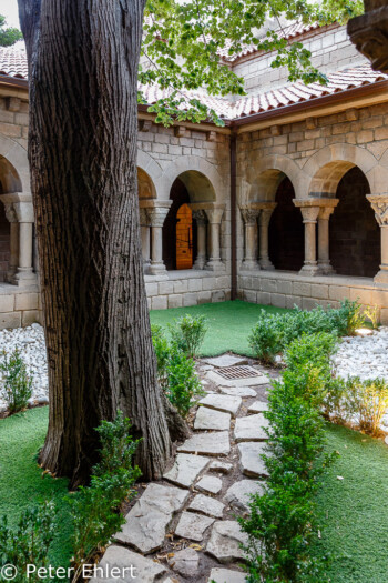 Nachbau des Monestir Romànic de Sant Miquel  Barcelona Catalunya Spanien by Peter Ehlert in Barcelona Stadtrundgang