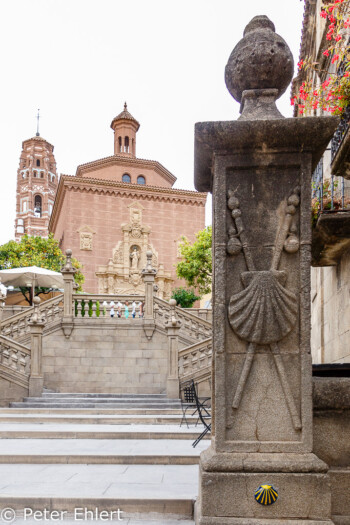 Pilgersymbole und Treppe  Barcelona Catalunya Spanien by Peter Ehlert in Barcelona Stadtrundgang