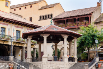 Pavillion am Hauptplatz  Barcelona Catalunya Spanien by Peter Ehlert in Barcelona Stadtrundgang