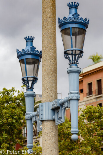 Straßenlaternen  Barcelona Catalunya Spanien by Peter Ehlert in Barcelona Stadtrundgang