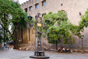 Kirchenvorplatz  Barcelona Catalunya Spanien by Peter Ehlert in Barcelona Stadtrundgang