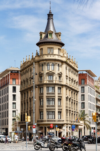 Hausecek mit Turm  Barcelona Catalunya Spanien by Peter Ehlert in Barcelona Stadtrundgang