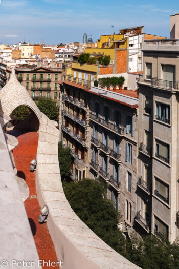 Umlauf mit Durchgang  Barcelona Catalunya Spanien by Lara Ehlert in Barcelona Stadtrundgang