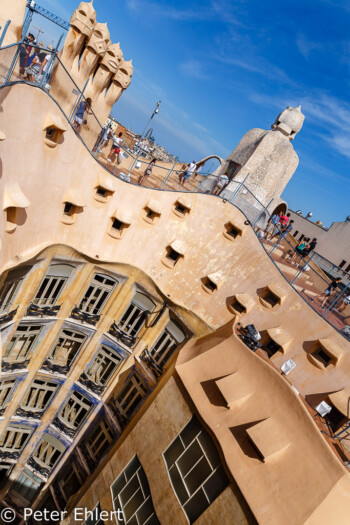 Schornsteine und Innenhof  Barcelona Catalunya Spanien by Peter Ehlert in Barcelona Stadtrundgang