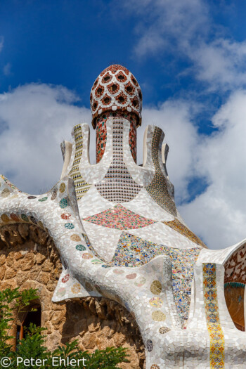 Dach des Pförtnerhauses  Barcelona Catalunya Spanien by Peter Ehlert in Barcelona Stadtrundgang