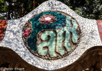 Mosaik auf Parkmauer  Barcelona Catalunya Spanien by Peter Ehlert in Barcelona Stadtrundgang