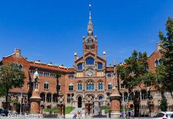 Eingangstor mit Hauptportal  Barcelona Catalunya Spanien by Peter Ehlert in Barcelona Stadtrundgang