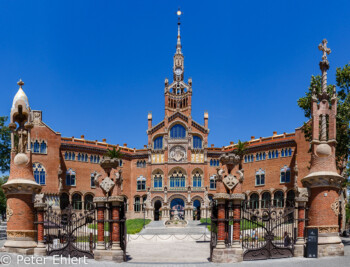 Eingangstor mit Hauptportal  Barcelona Catalunya Spanien by Peter Ehlert in Barcelona Stadtrundgang