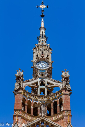 Spitze des Hauptportals  Barcelona Catalunya Spanien by Peter Ehlert in Barcelona Stadtrundgang