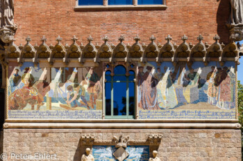 Fassadenmosaike an Hauptportal  Barcelona Catalunya Spanien by Peter Ehlert in Barcelona Stadtrundgang