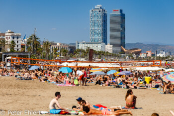 Strand und Hochhäuser mit Casino  Barcelona Catalunya Spanien by Peter Ehlert in Barcelona Stadtrundgang