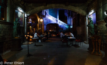 Restaurant im Innenhof  Barcelona Catalunya Spanien by Peter Ehlert in Barcelona Stadtrundgang