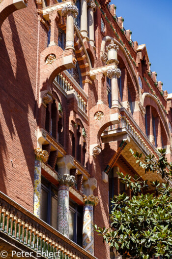 Balkon und Säulen  Barcelona Catalunya Spanien by Peter Ehlert in Barcelona Stadtrundgang