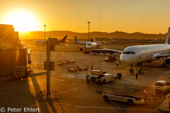 Sonnenuntergang vor dem Abflug  El Prat de Llobregat Cataluña Spanien by Peter Ehlert in Barcelona Stadtrundgang