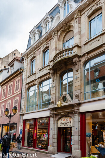 Stadthaus mit Geschäften  Colmar Alsace-Champagne-Ardenne-Lorrain Frankreich by Peter Ehlert in Colmar Weekend