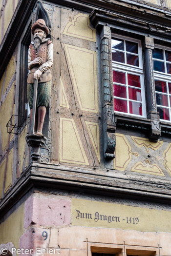 Haus zum Kragen 1419 Schnitzerei  Colmar Alsace-Champagne-Ardenne-Lorrain Frankreich by Peter Ehlert in Colmar Weekend