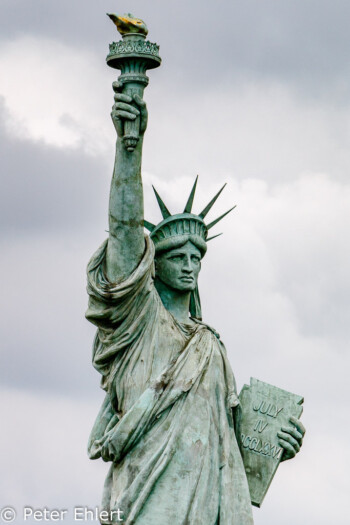 Freiheitsstatue (12m Kunstharz)  Colmar Alsace-Champagne-Ardenne-Lorrain Frankreich by Peter Ehlert in Colmar Weekend