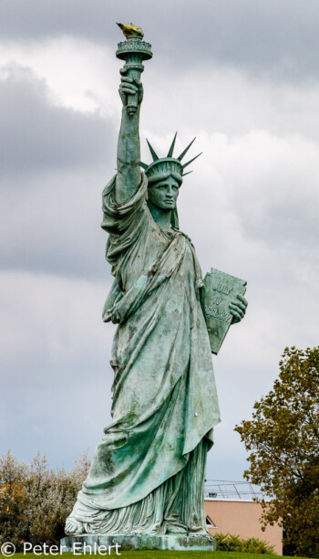 Freiheitsstatue (12m Kunstharz)  Colmar Alsace-Champagne-Ardenne-Lorrain Frankreich by Peter Ehlert in Colmar Weekend