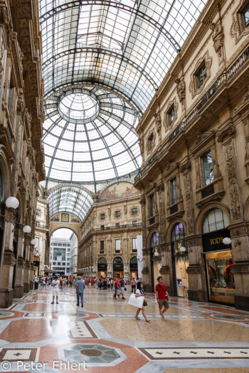 Seitenarme der Galleria  Milano Lombardia Italien by Peter Ehlert in Mailand - Daytrip