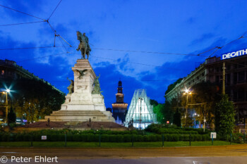Largo Cairoli und Monumento a Garibaldi am Abend  Milano Lombardia Italien by Peter Ehlert in Mailand - Daytrip