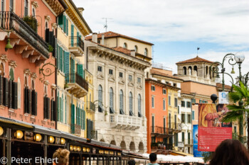Häuserfronten  Verona Veneto Italien by Peter Ehlert in Verona Weekend mit Opernaufführung