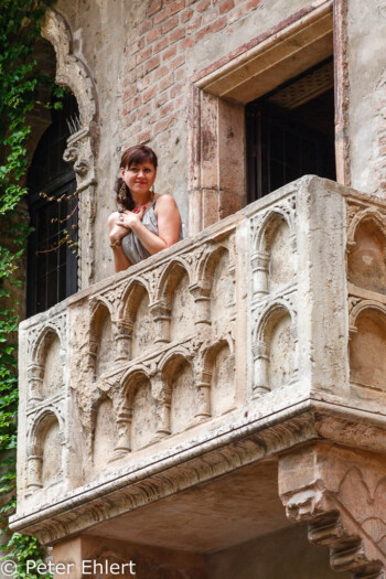 Julia auf dem Balkon  Verona Veneto Italien by Peter Ehlert in Verona Weekend mit Opernaufführung